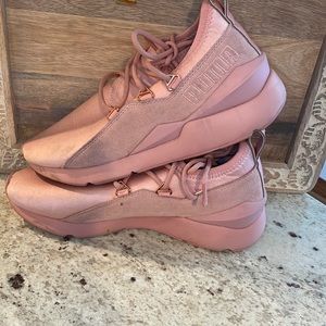 Puma pink women’s shoe size 8. Pink 8